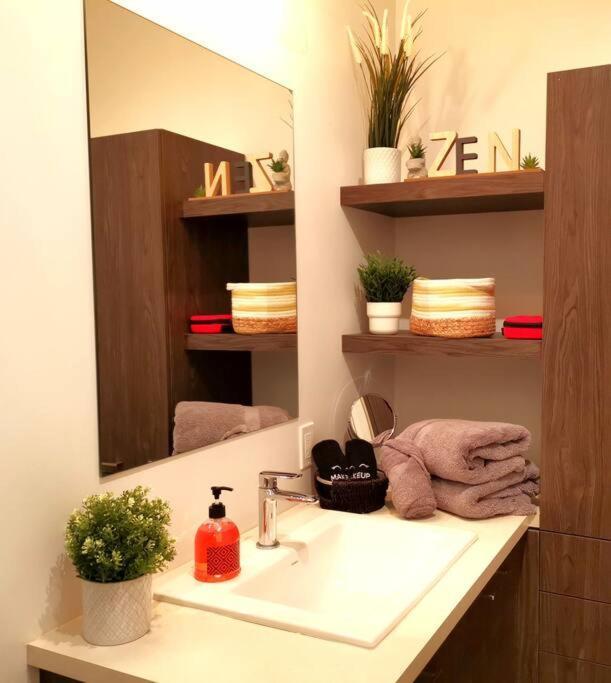 Appartamento Penthouse With Free Indoor Parking Downtown Québec Esterno foto